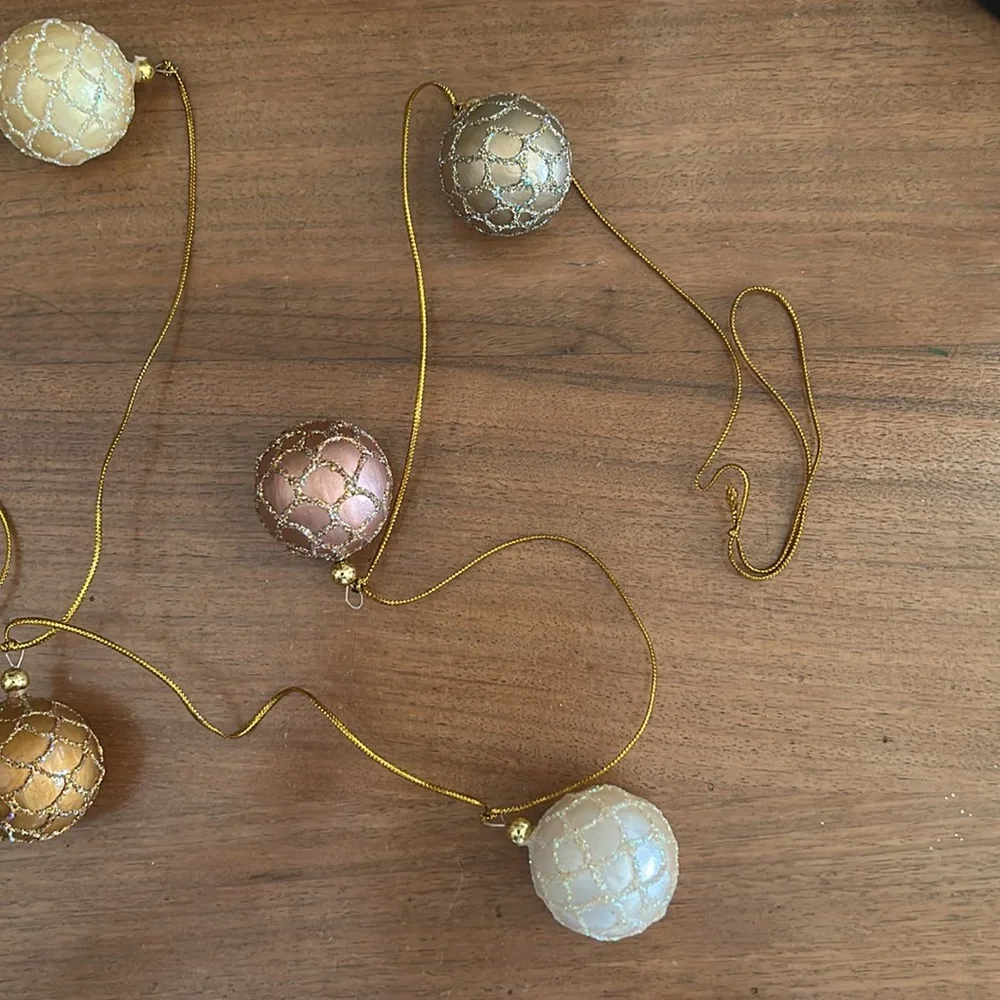 Elegant Multicolor Ornament Garland